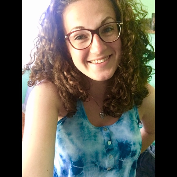 Meet your Posher, Rebecca - Picture 3 of 3